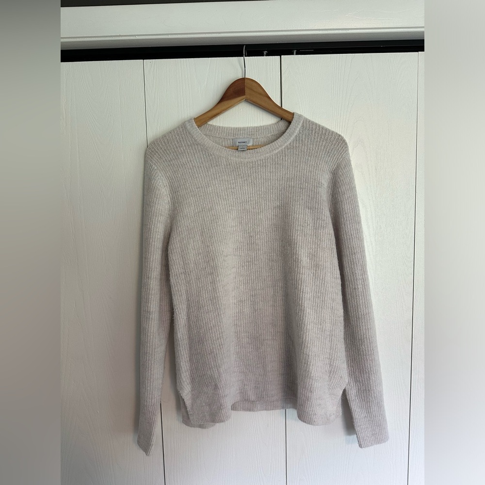 Old Navy Women’s Classic White/Gray Sweater